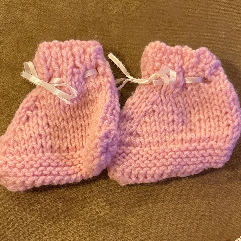 Hand Knit Baby Booties in Light Pink with Ribbon